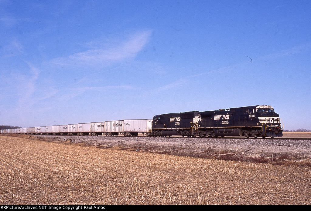 NS 9850 with TCSZ Roadrailer train